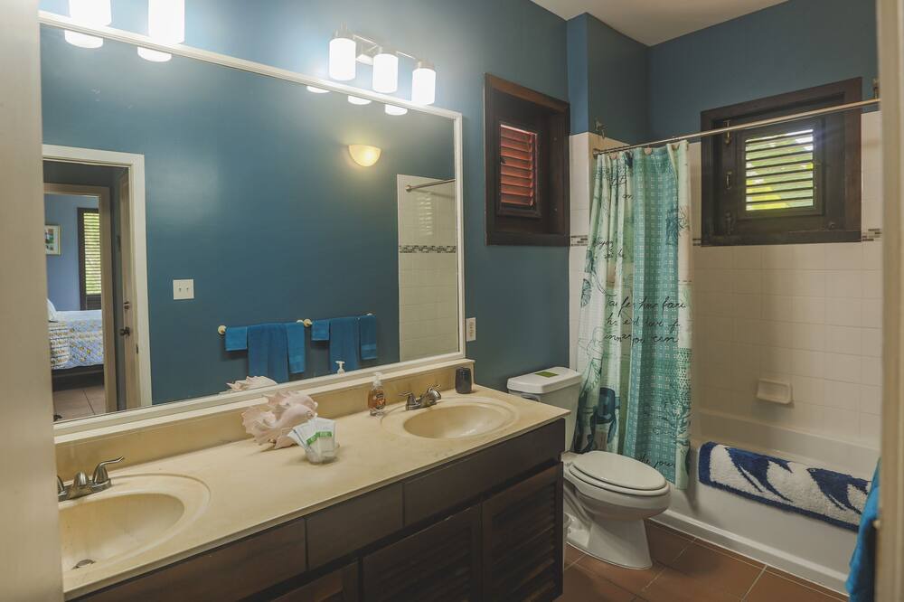 Photo of Bathroom in Estate Fountain
