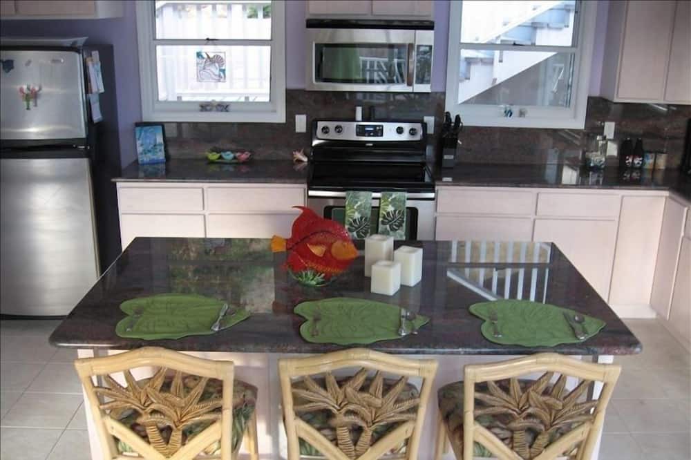 Photo of Kitchen in Seagrape Hill