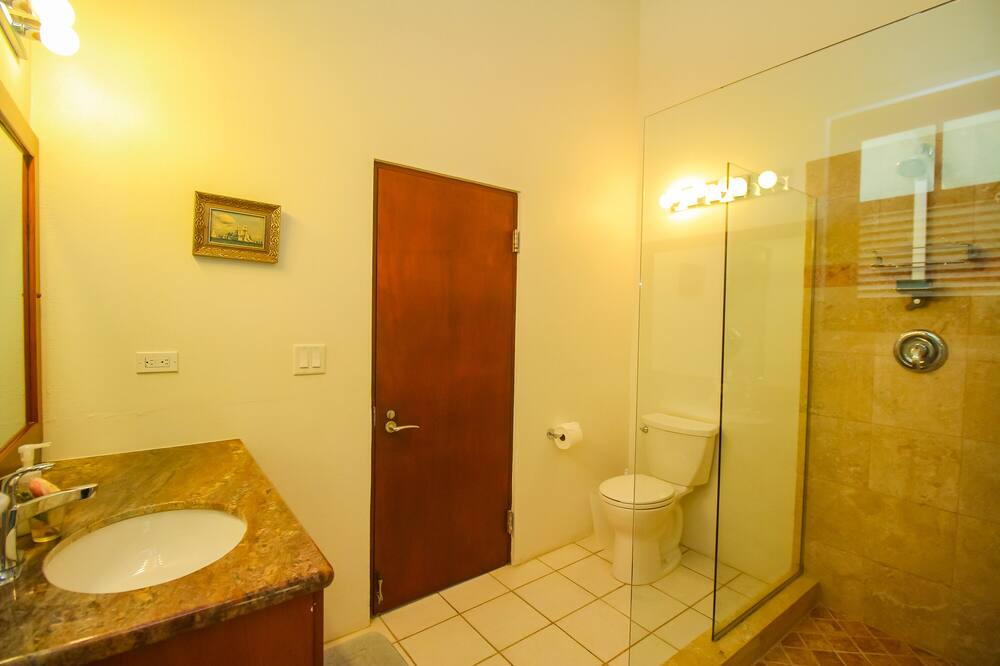 Photo of Bathroom in Estate Shoys