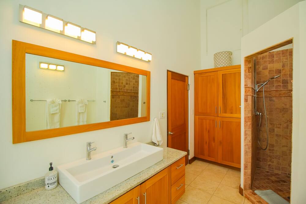 Photo of Bathroom in Estate Shoys
