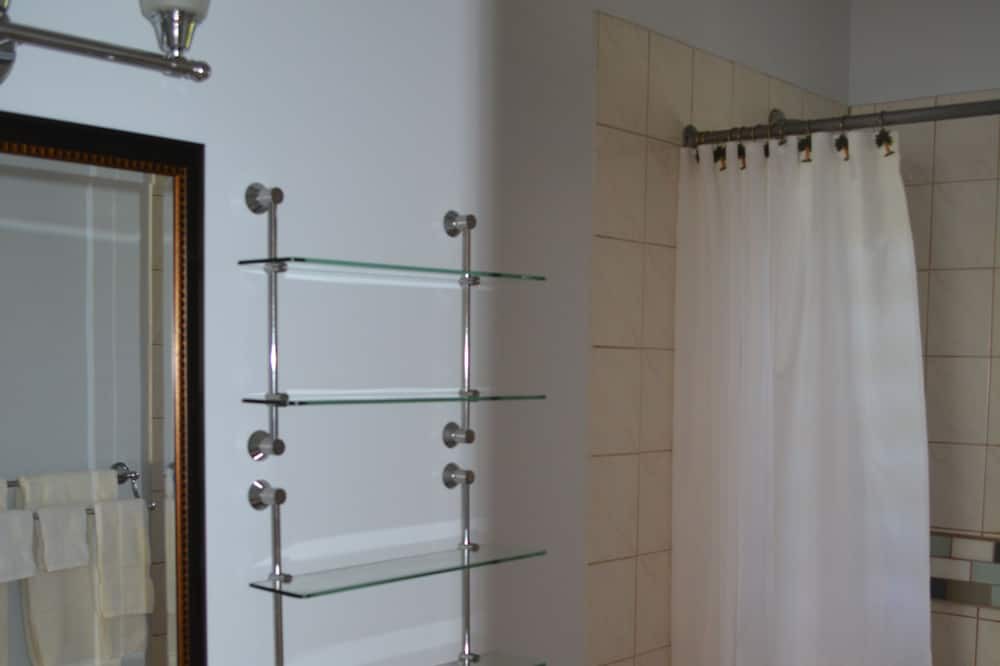 Photo of Bathroom in Estate William