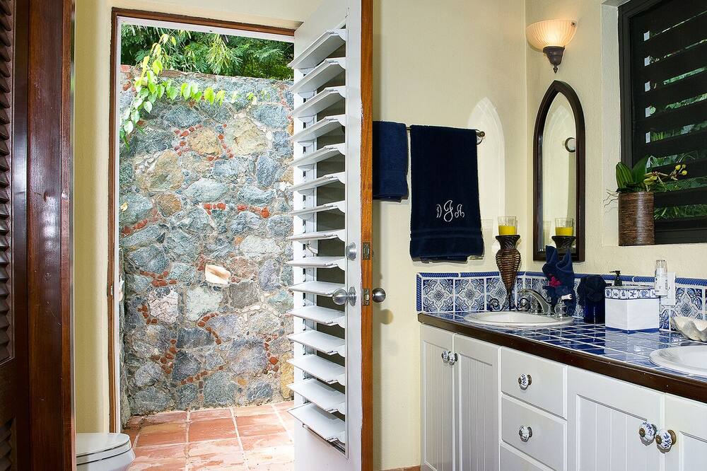 Photo of Bathroom in Rendezvous & Ditleff