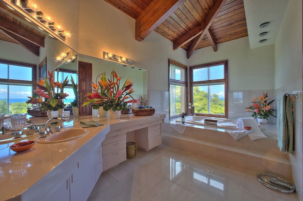 Photo of Bathroom in Testman