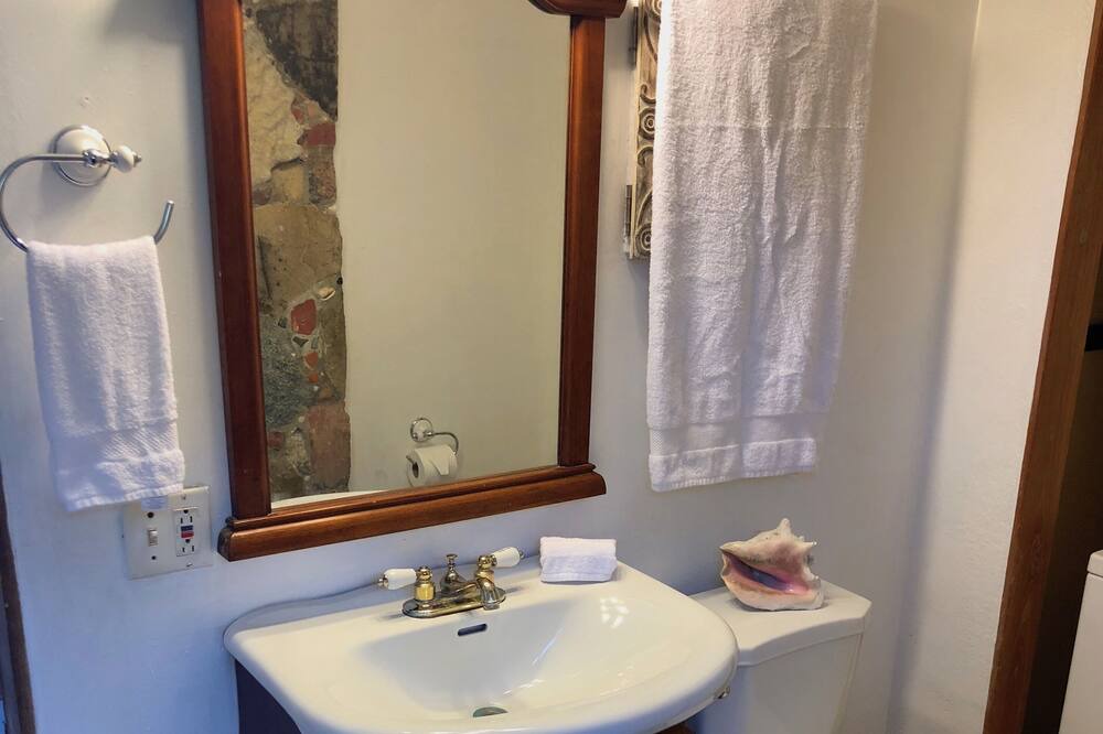 Photo of Bathroom in Estate Bellevue