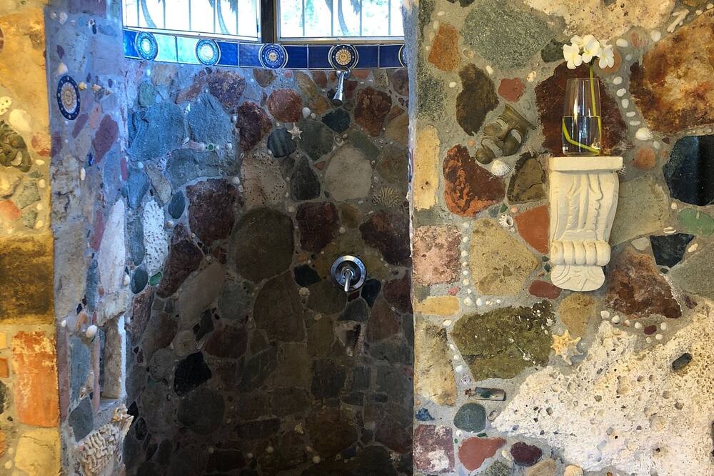 Photo of Others in Estate Bellevue