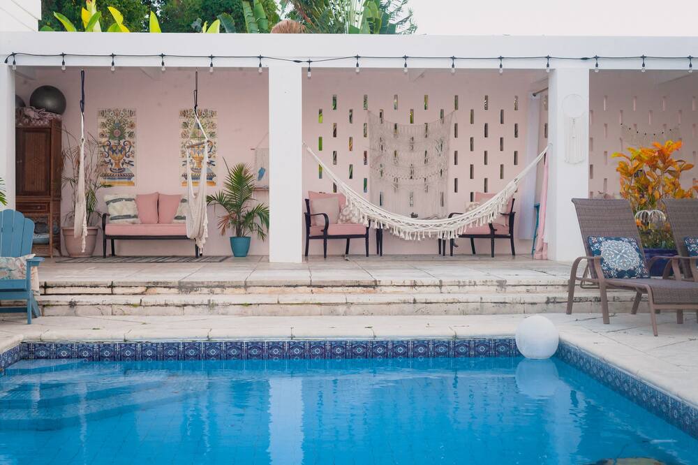 Photo of Outdoor in Estate Betsys Jewel