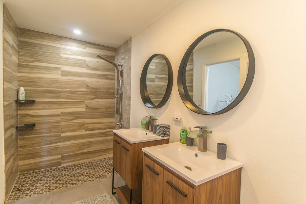 Photo of Bathroom in Estate Little Princess South