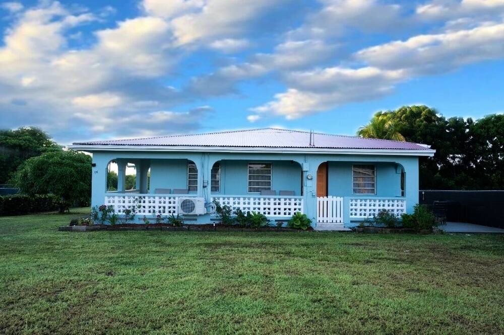 Photo of Outdoor in Estate Upper Love