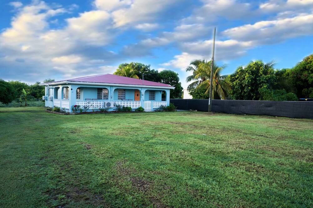 Photo of Outdoor in Estate Upper Love