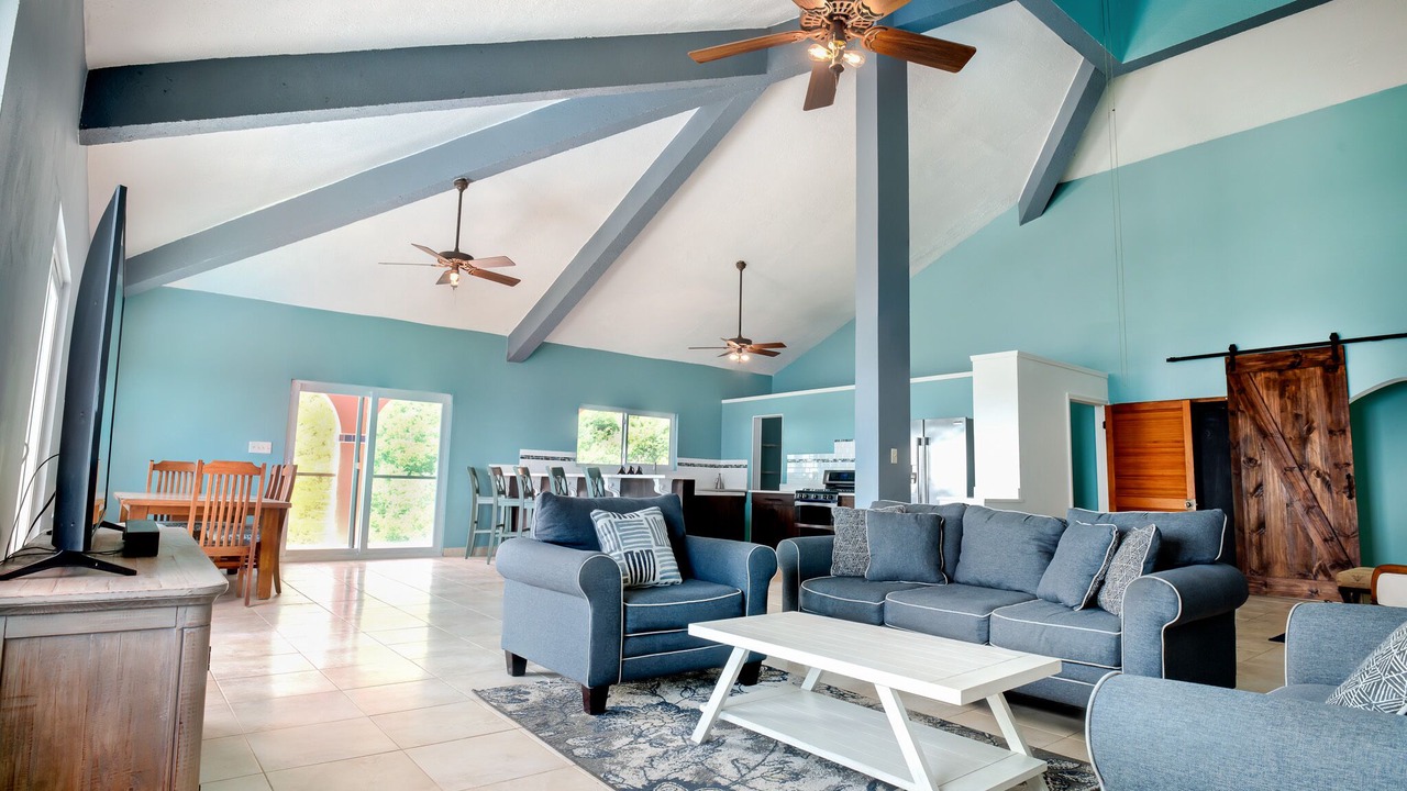 Photo of Livingroom in Estate Clairmont