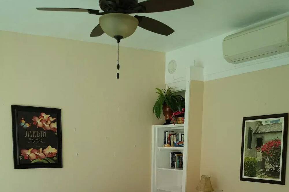 Photo of Bedroom in Estate Smith Bay