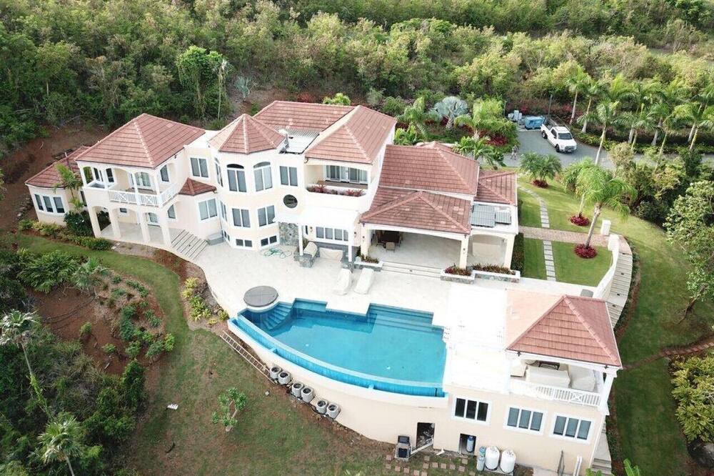 Photo of Others in Estate Little Saint Thomas