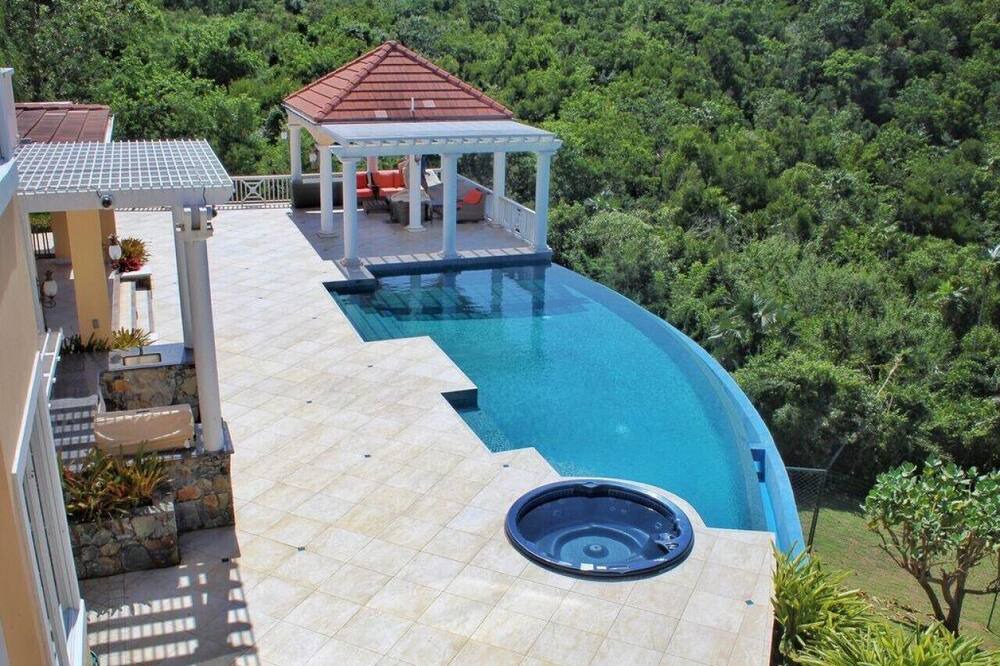 Photo of Others in Estate Little Saint Thomas