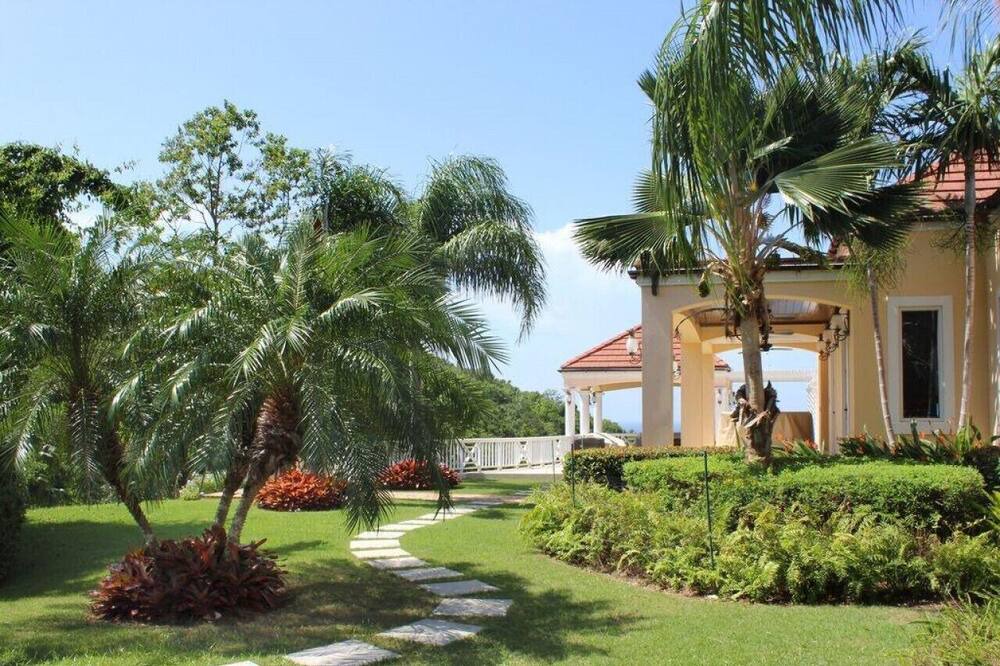 Photo of Others in Estate Little Saint Thomas