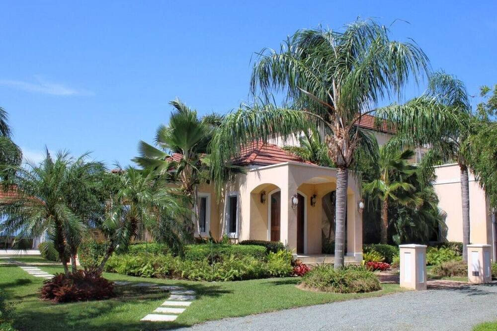 Photo of Others in Estate Little Saint Thomas