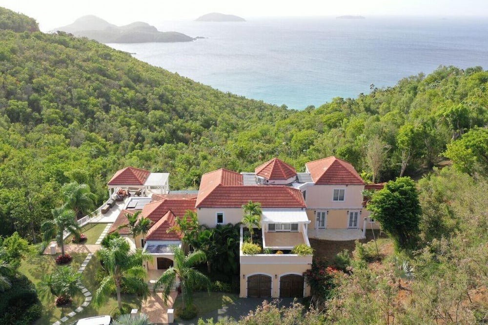 Photo of Others in Estate Little Saint Thomas