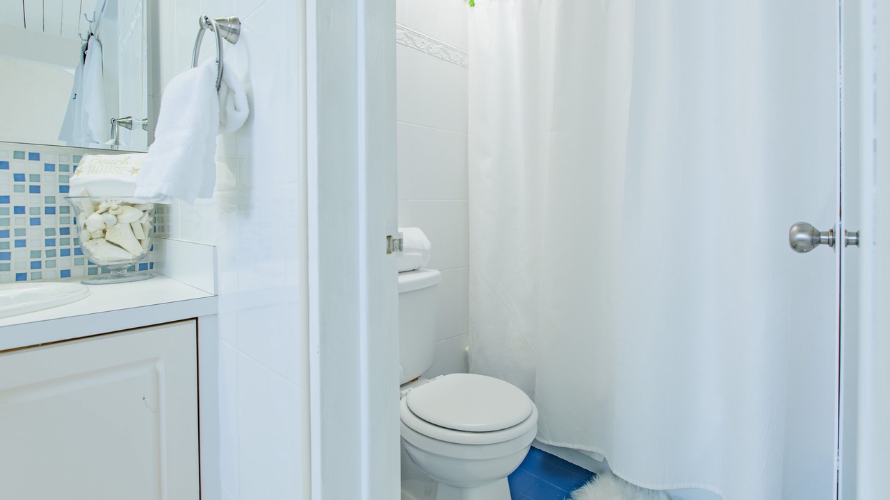 Photo of Bathroom in Estate East Street