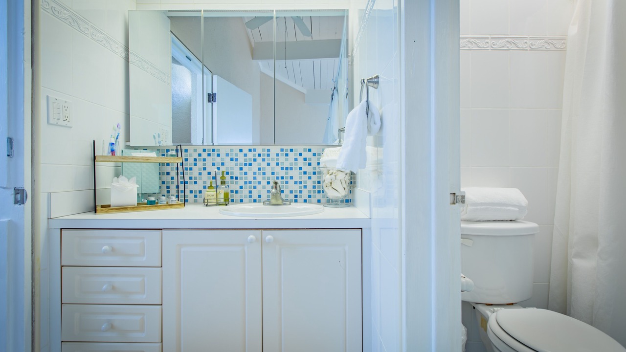 Photo of Bathroom in Estate East Street