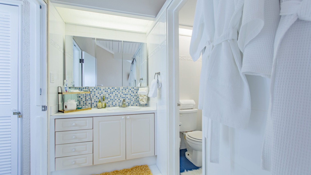 Photo of Bathroom in Estate East Street