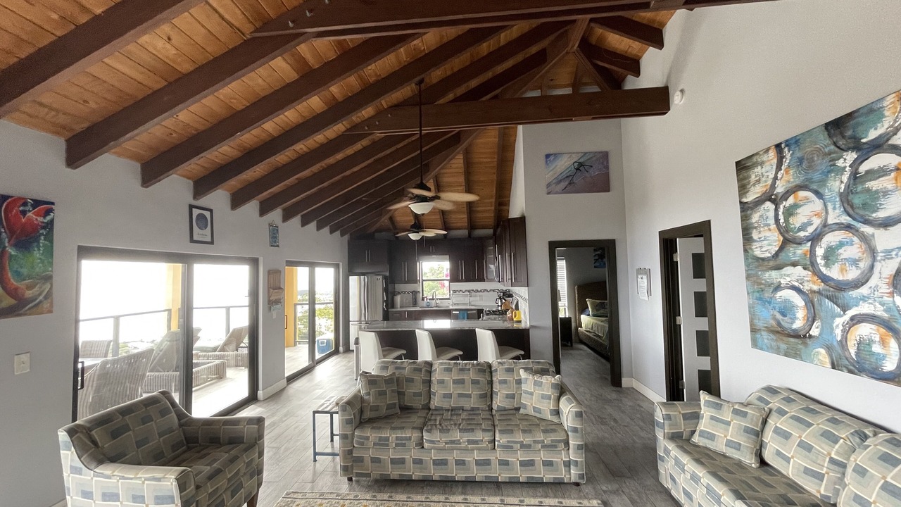 Photo of Livingroom in Estate Frenchman Bay