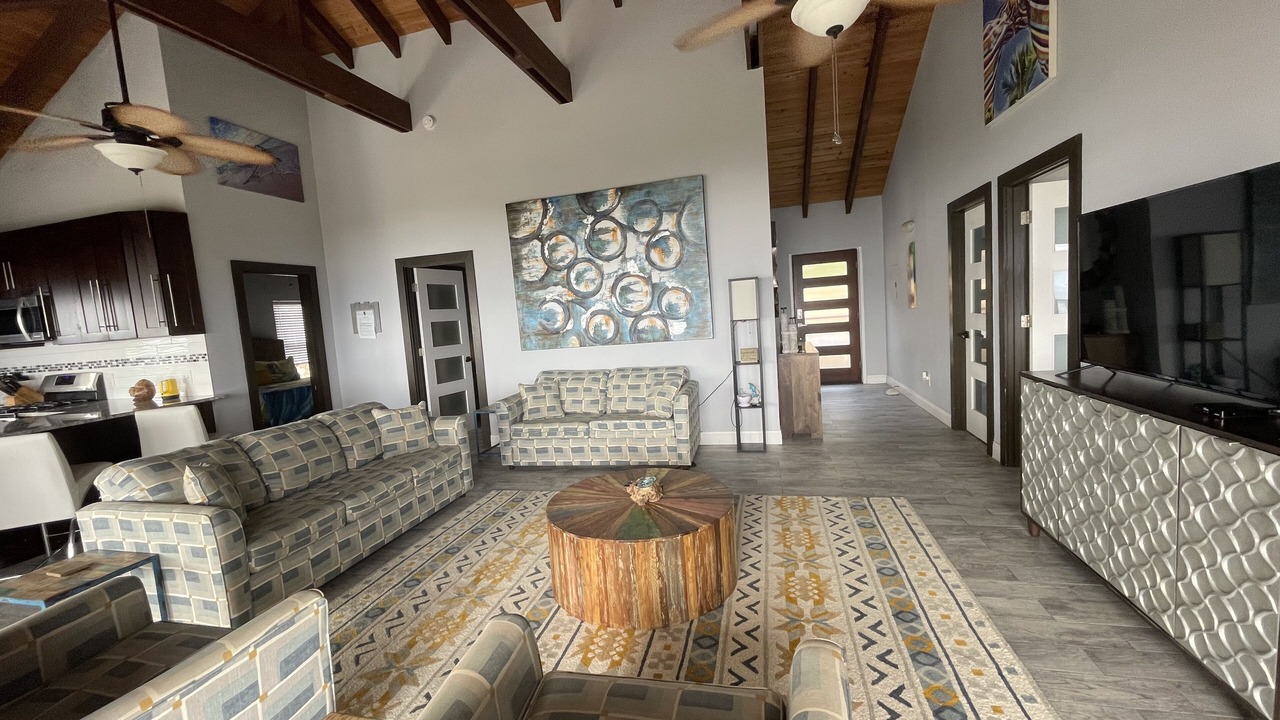 Photo of Livingroom in Estate Frenchman Bay