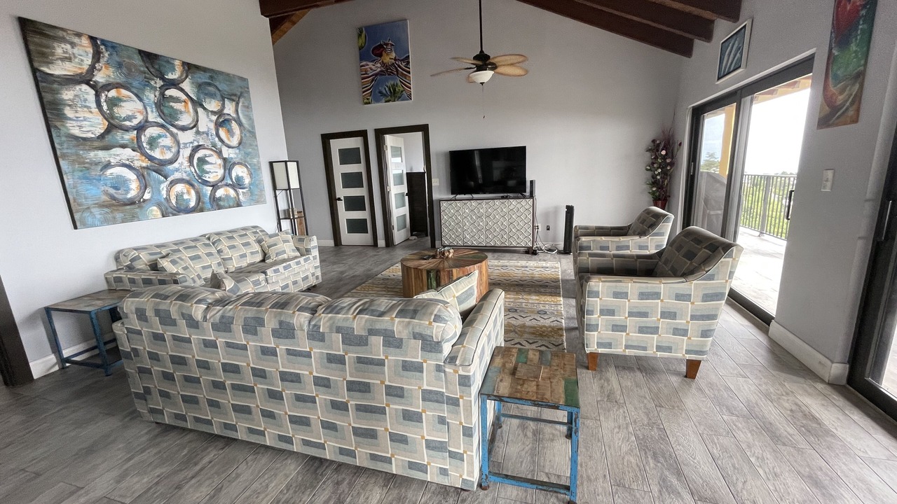 Photo of Livingroom in Estate Frenchman Bay