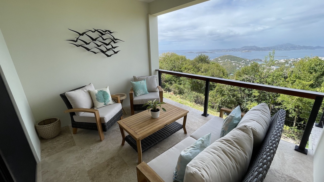 Photo of Livingroom in Estate Parcel of Gift and Regenback