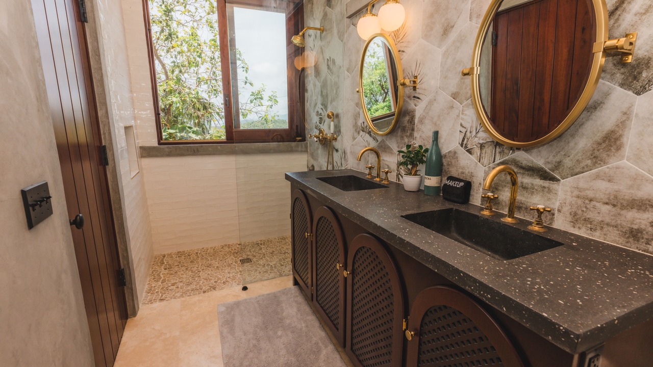 Photo of Bathroom in Estate Hammer Farm