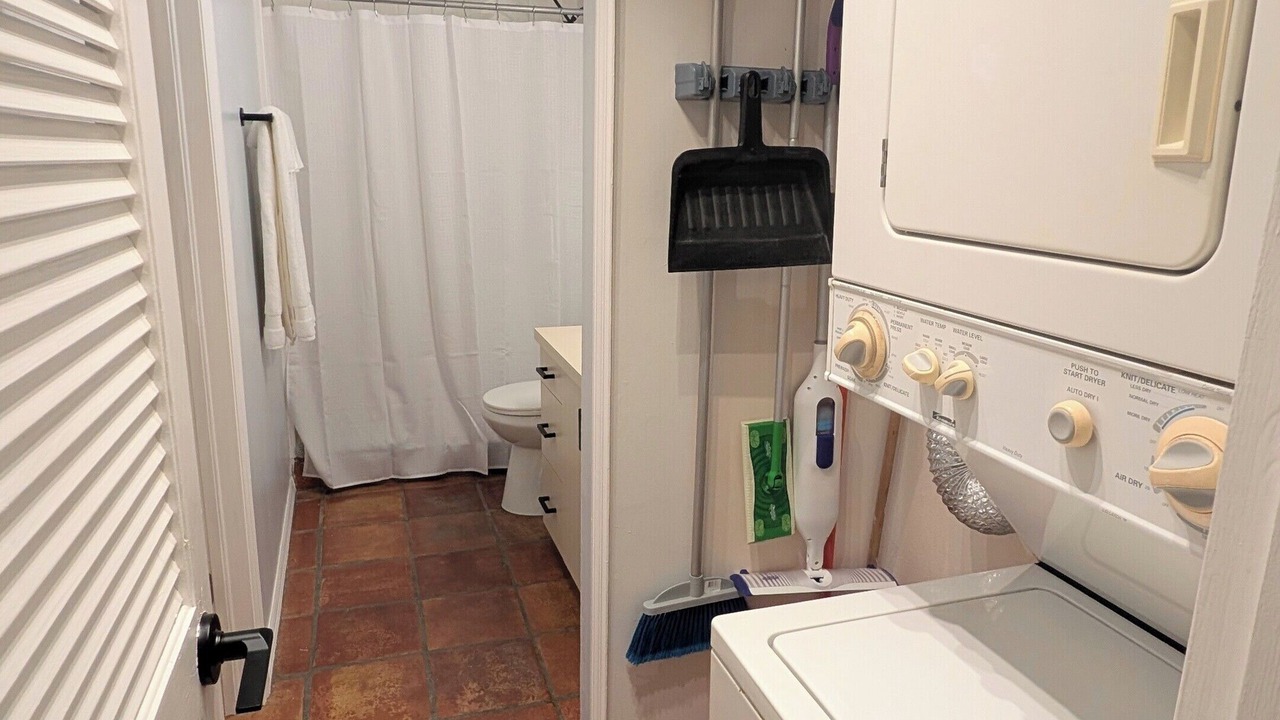 Photo of Bathroom in Estate East Street
