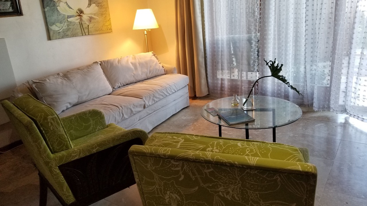 Photo of Livingroom in Estate Queens Quarter