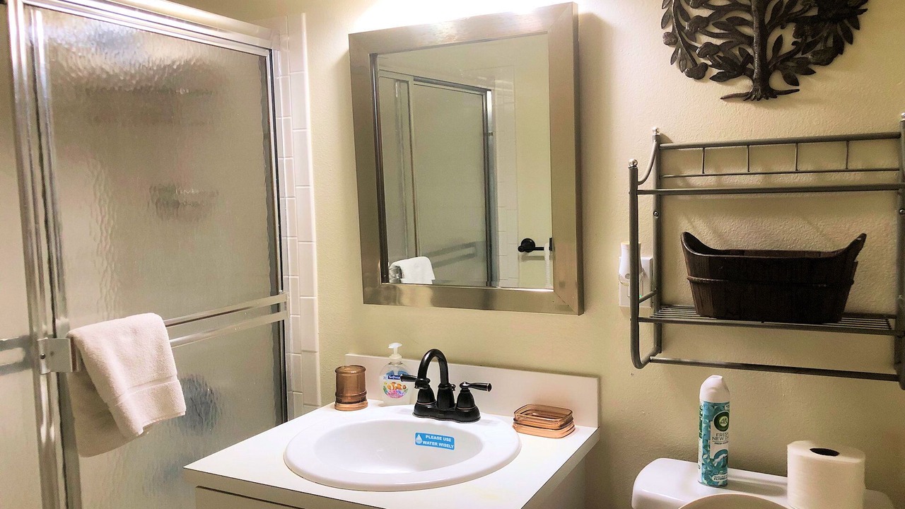 Photo of Bathroom in Estate Golden Rock