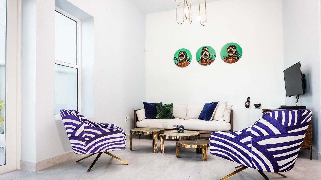 Photo of Livingroom in Estate Queens Quarter