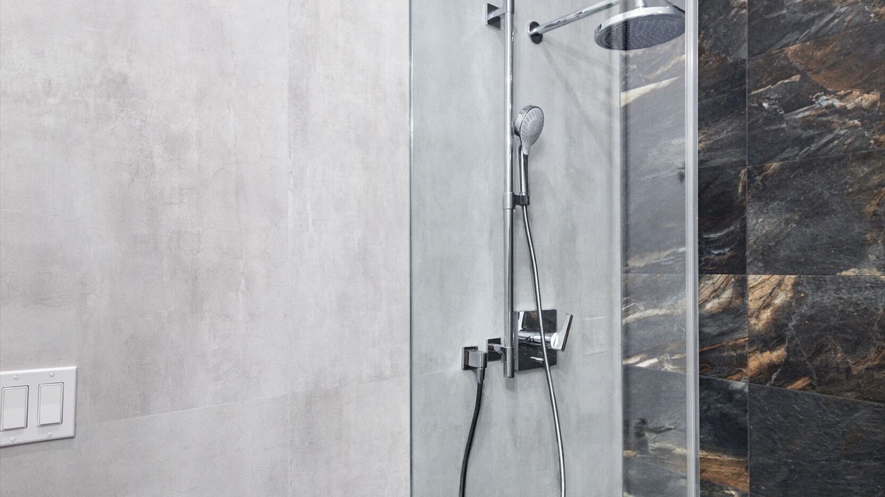 Photo of Bathroom in Estate Queens Quarter
