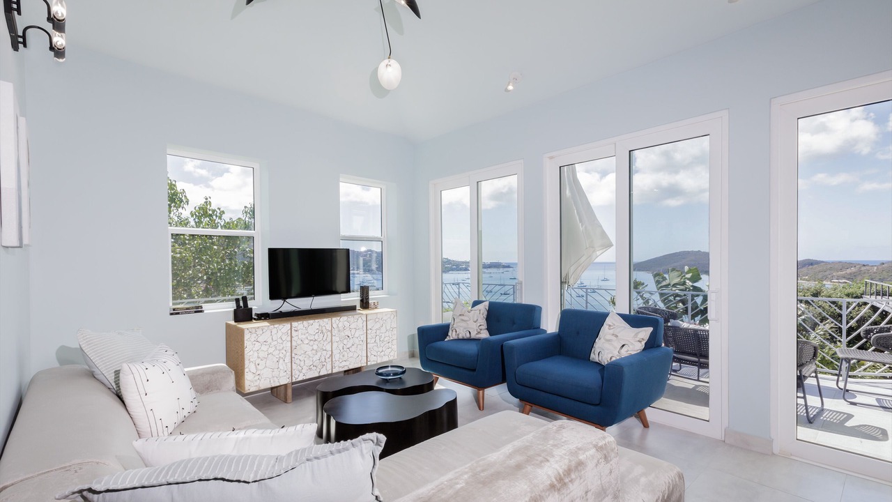 Photo of Livingroom in Estate Queens Quarter