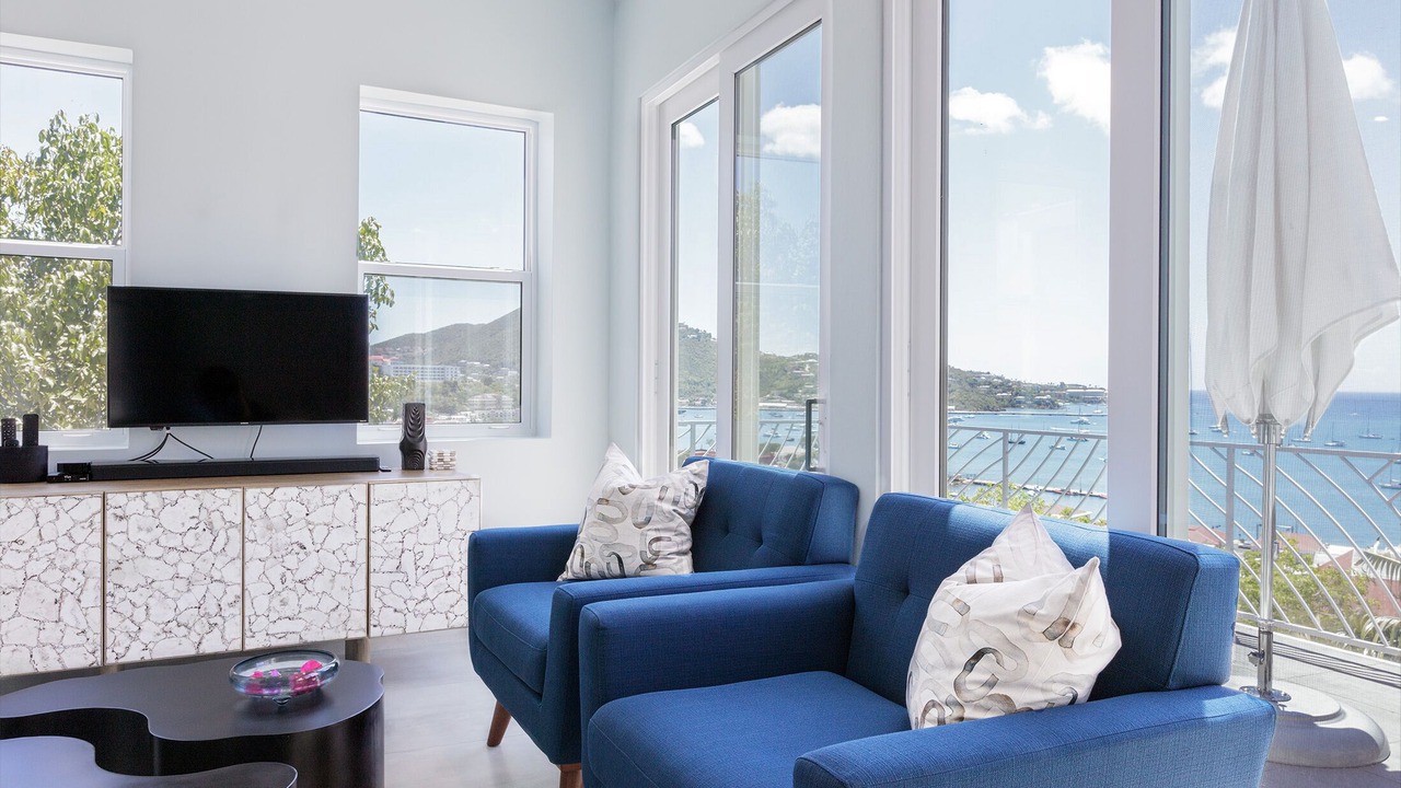 Photo of Livingroom in Estate Queens Quarter