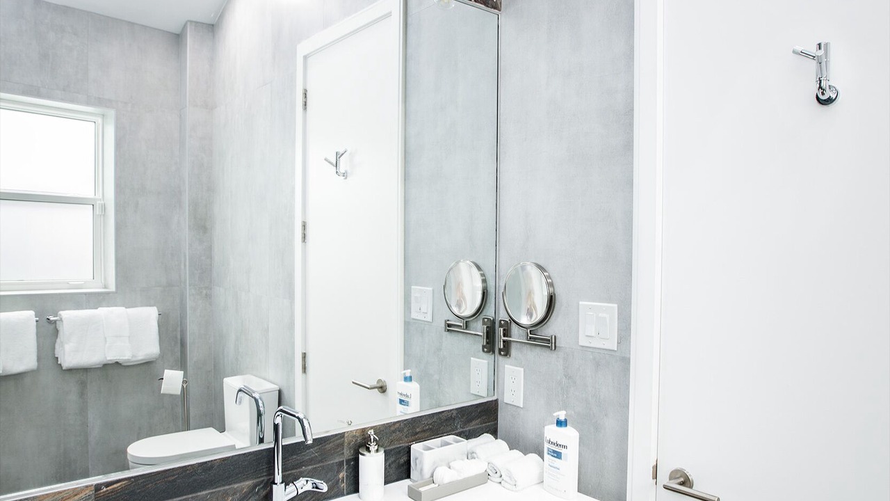 Photo of Bathroom in Estate Queens Quarter