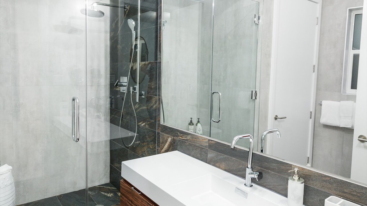 Photo of Bathroom in Estate Queens Quarter
