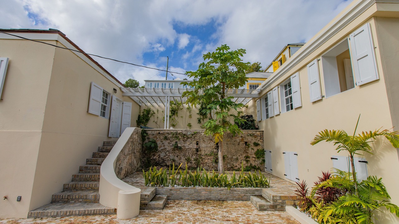 Photo of Patio Balcony in Estate East Street