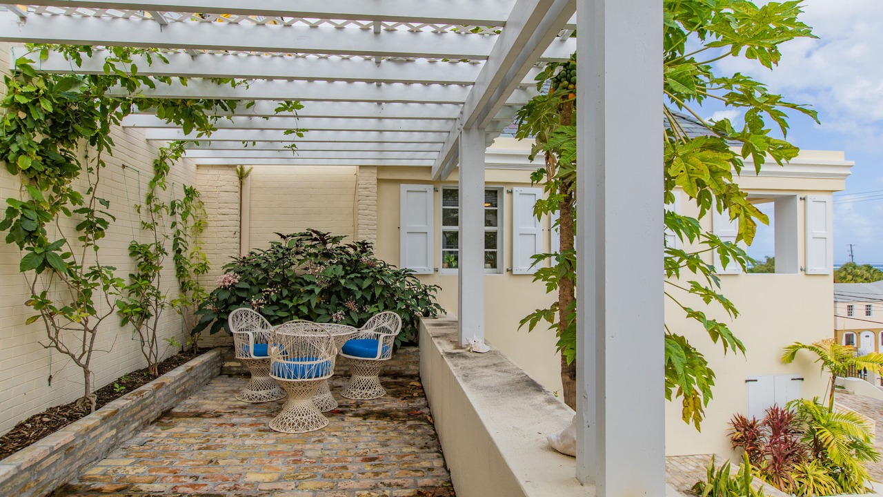 Photo of Patio Balcony in Estate East Street