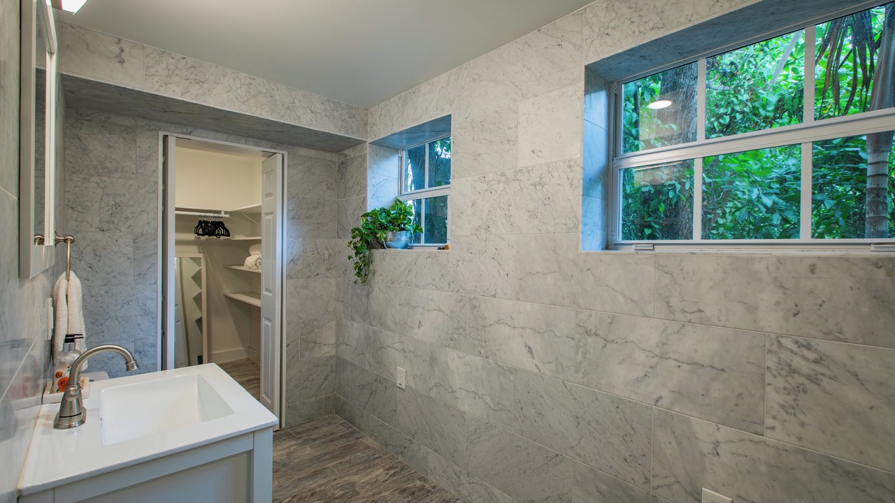 Photo of Bathroom in Estate East Street