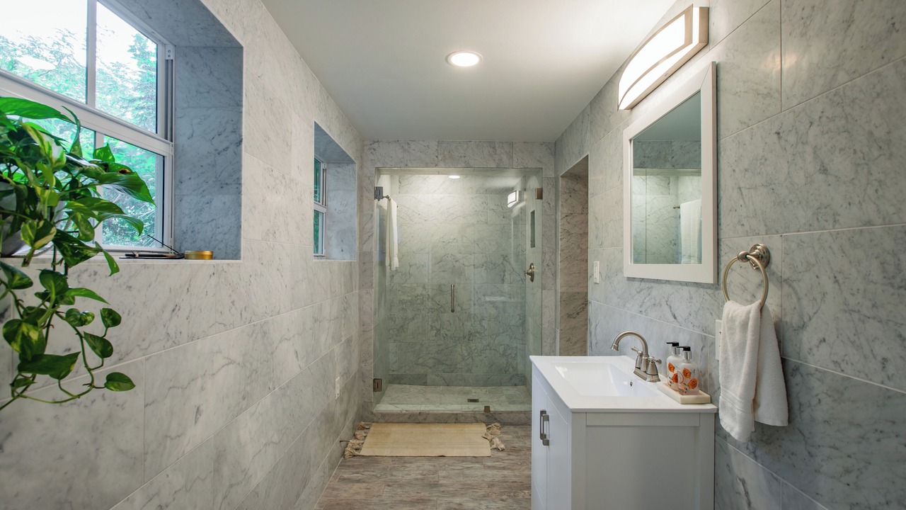 Photo of Bathroom in Estate East Street