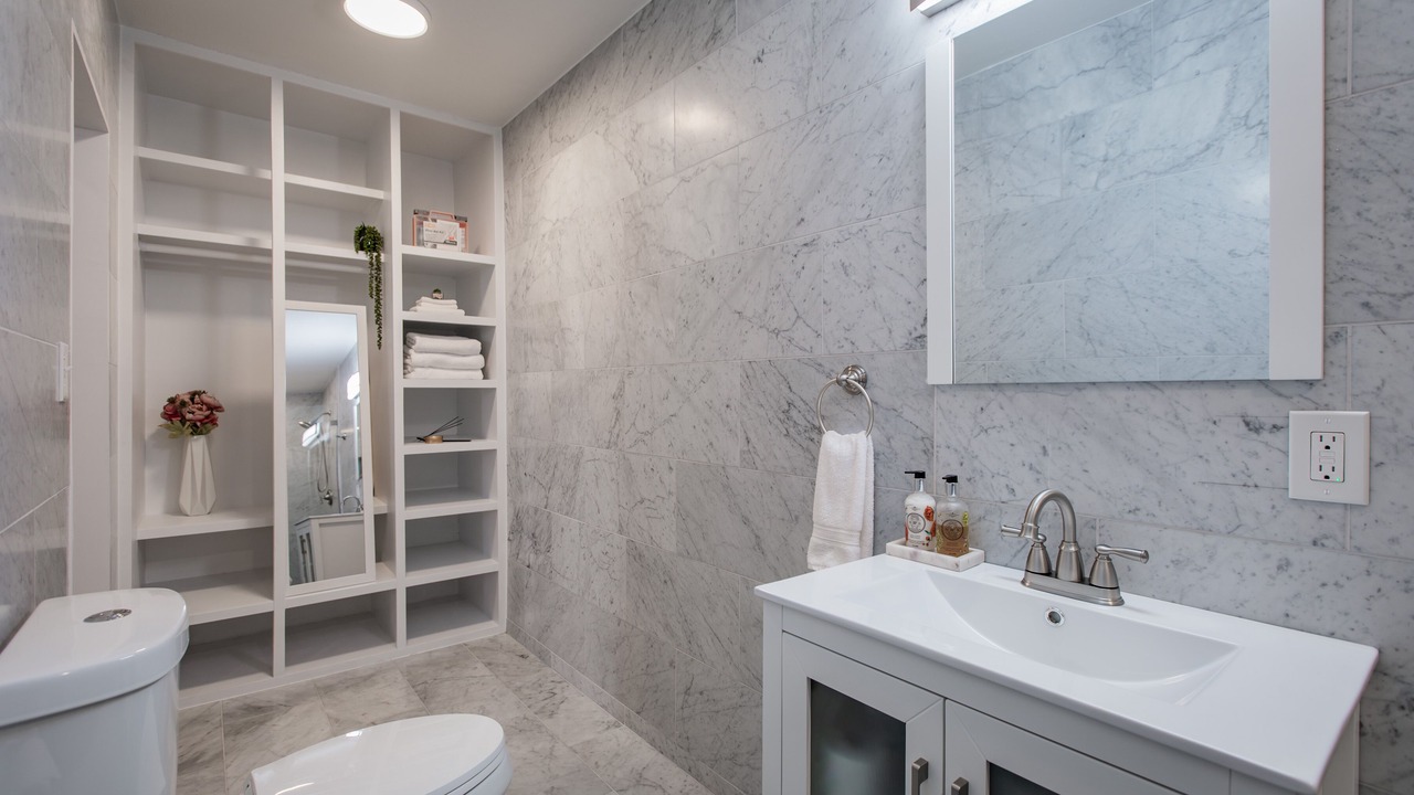 Photo of Bathroom in Estate East Street
