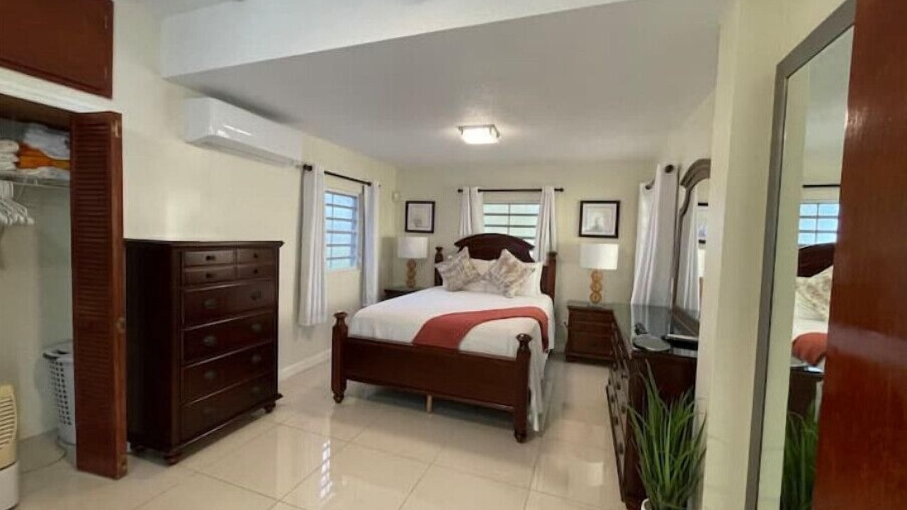 Photo of Bedroom in Estate Frenchman Bay