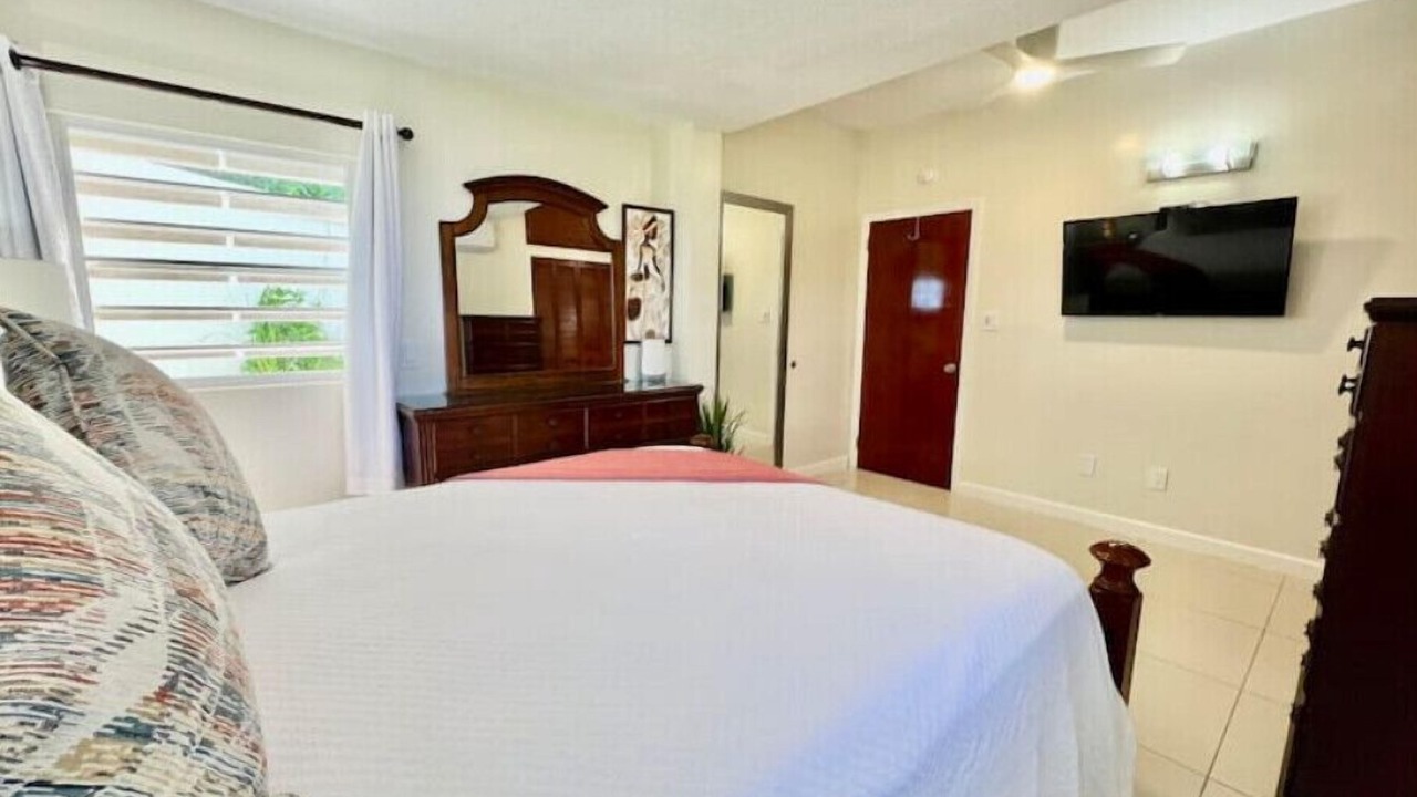 Photo of Bedroom in Estate Frenchman Bay