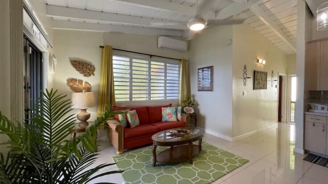 Photo of Livingroom in Estate Frenchman Bay