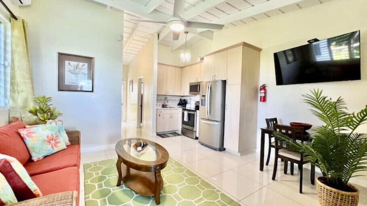 Photo of Livingroom in Estate Frenchman Bay
