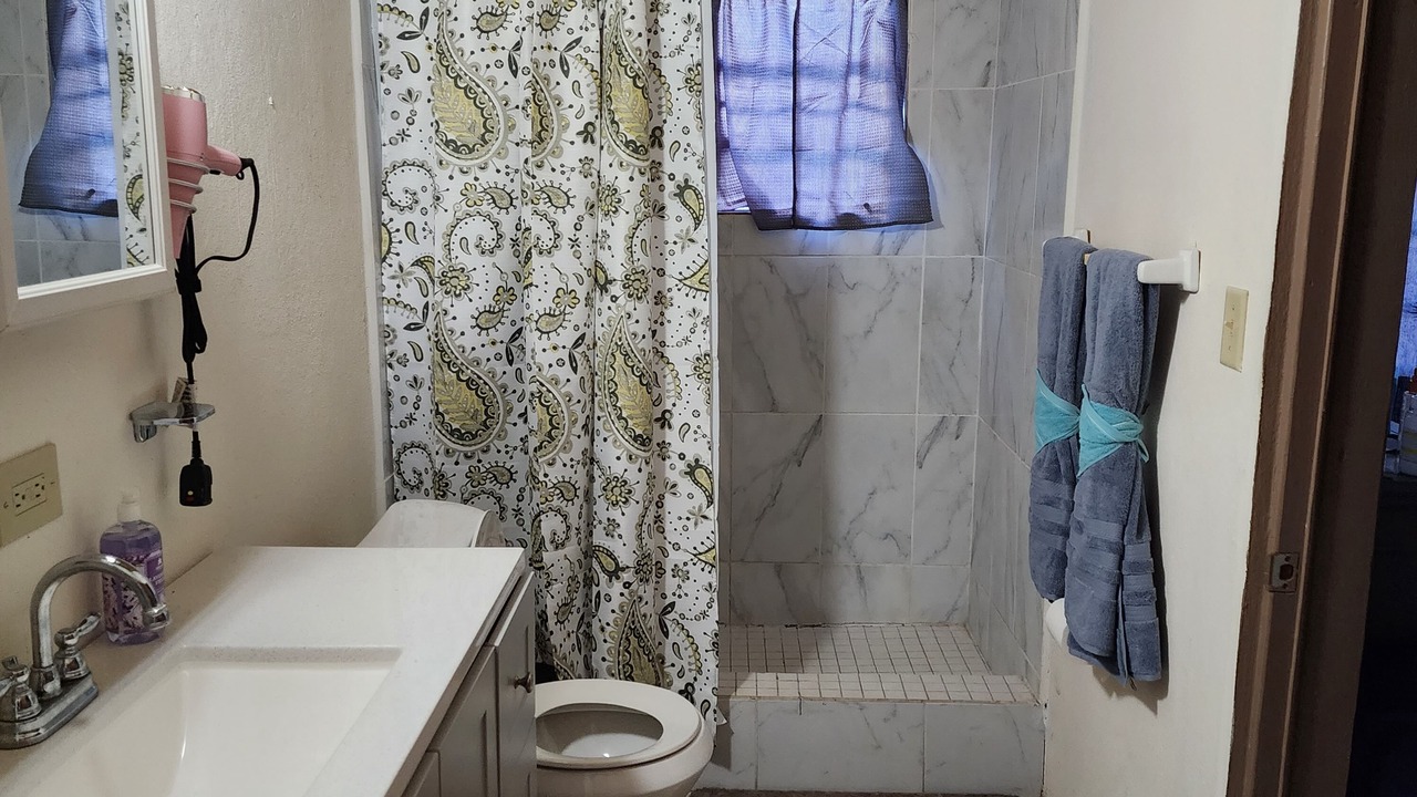 Photo of Bathroom in Estate Clifton Hill