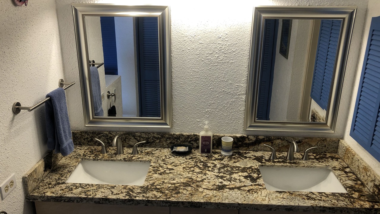 Photo of Bathroom in Estate Golden Rock