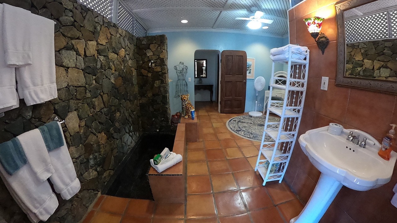 Photo of Bathroom in Estate Kings Quarter