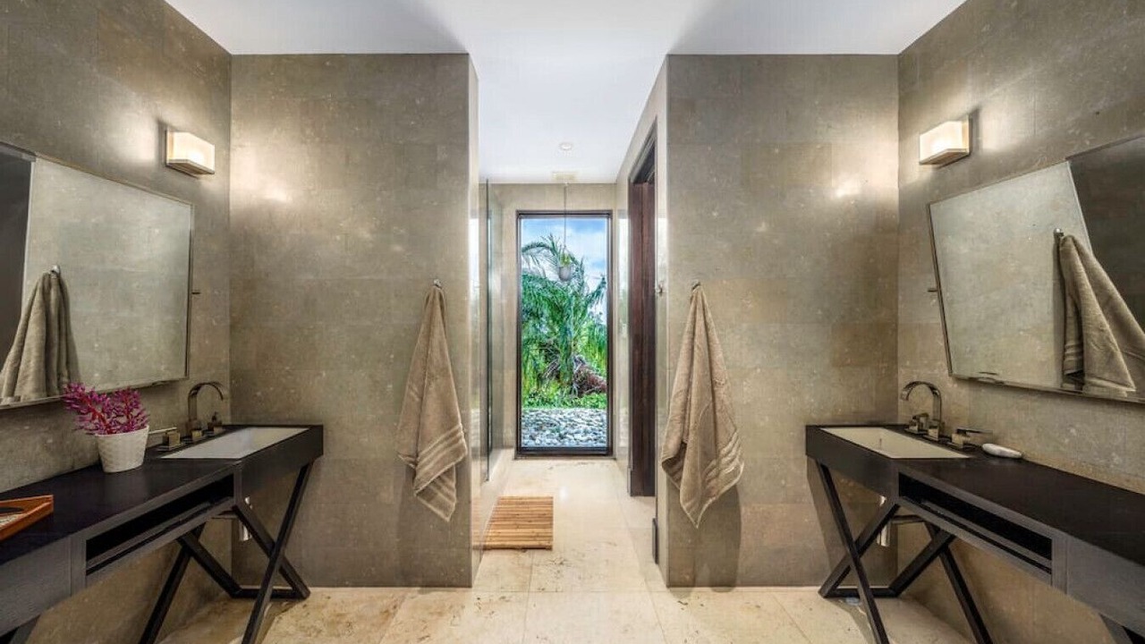 Photo of Bathroom in Estate Peterborg